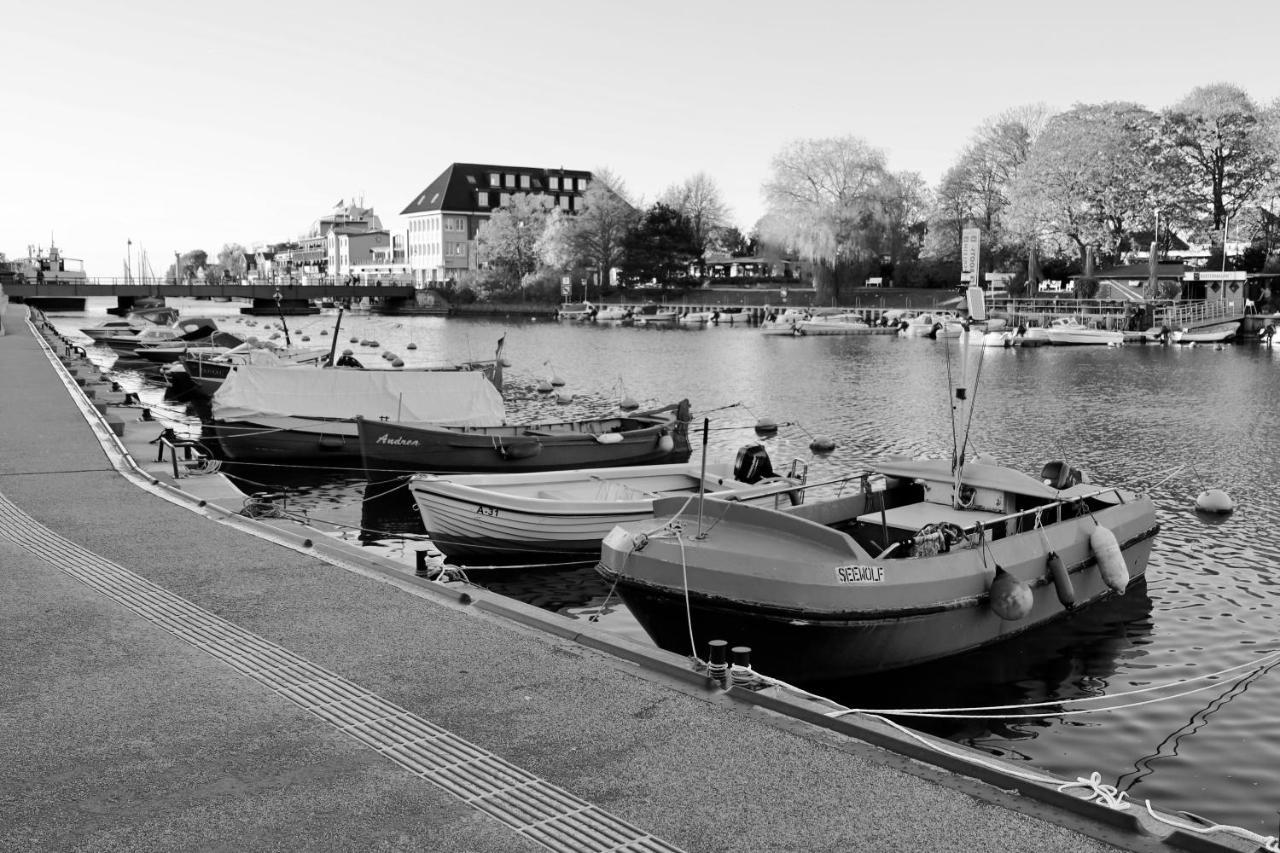 -am Strom 41- In Warnemuende Rostock